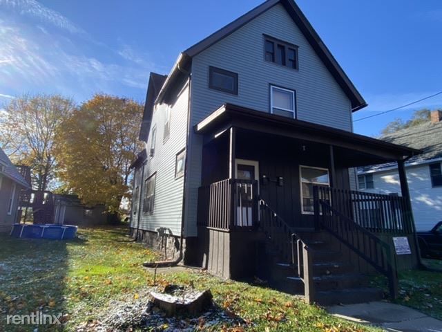 321 Van Buren St, Jackson, MI 49201