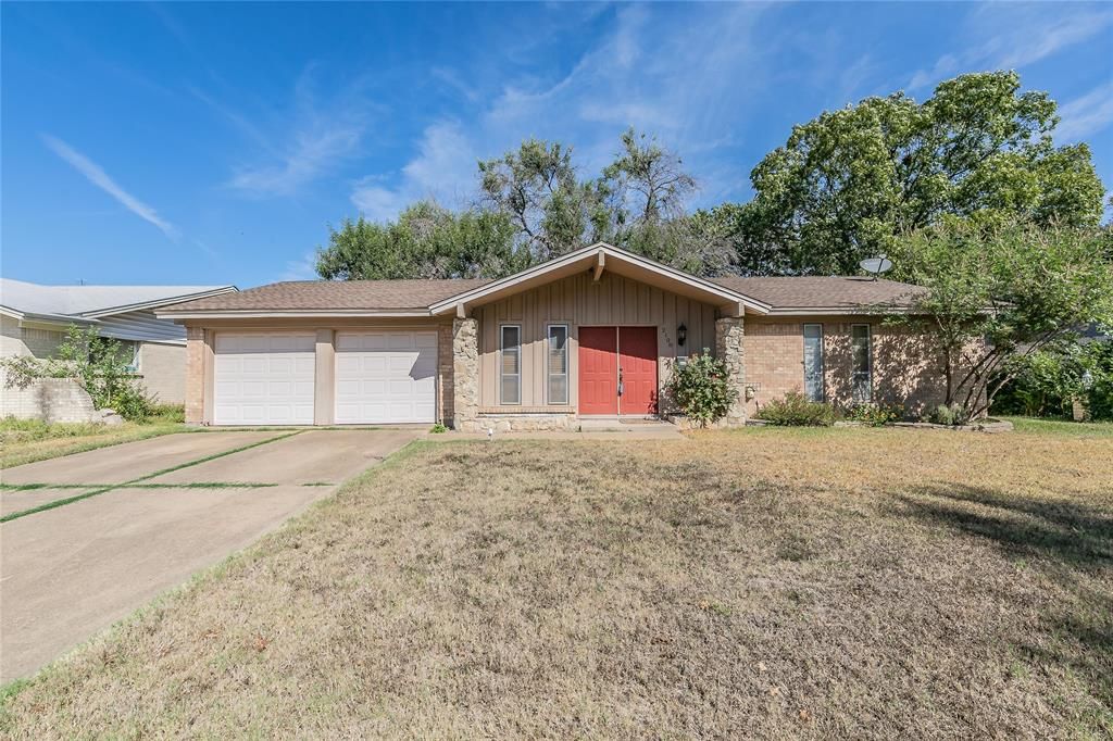 2108 Cliffside Dr, Edgecliff Village, TX 76134