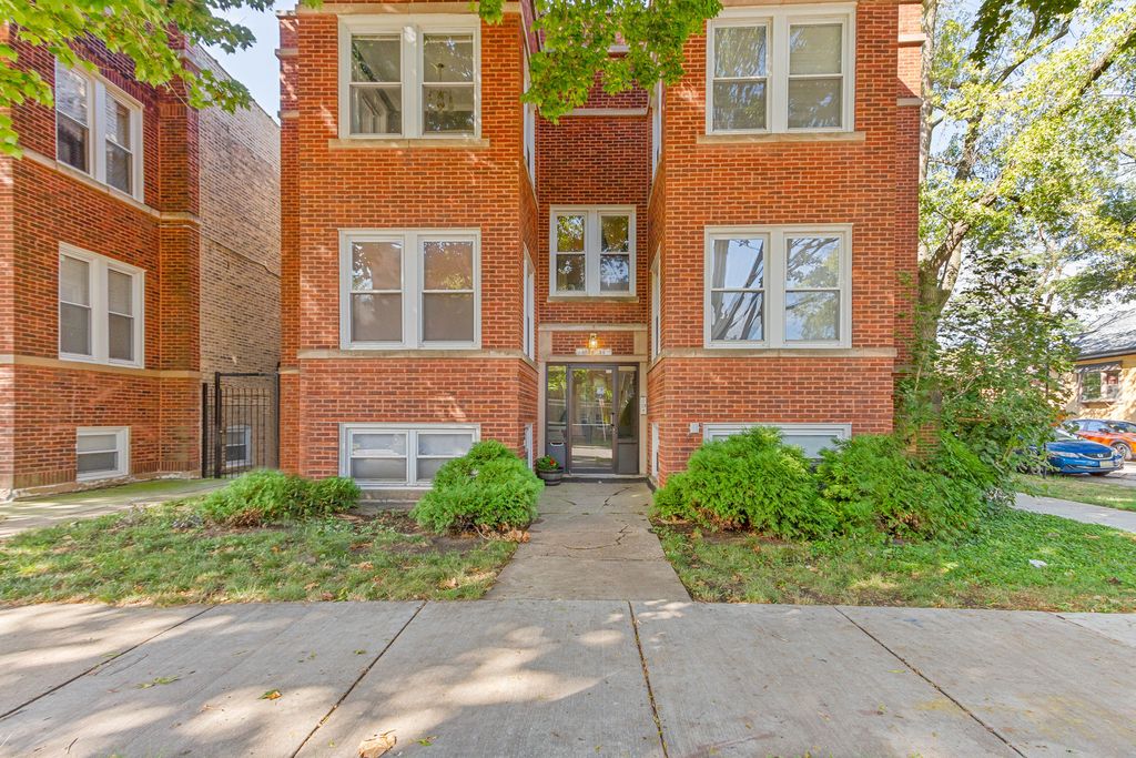 4856 N Kenneth Ave #2, Chicago, IL 60630