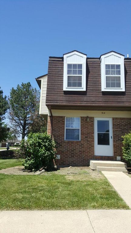 918 Pomona Dr, Champaign, IL 61822