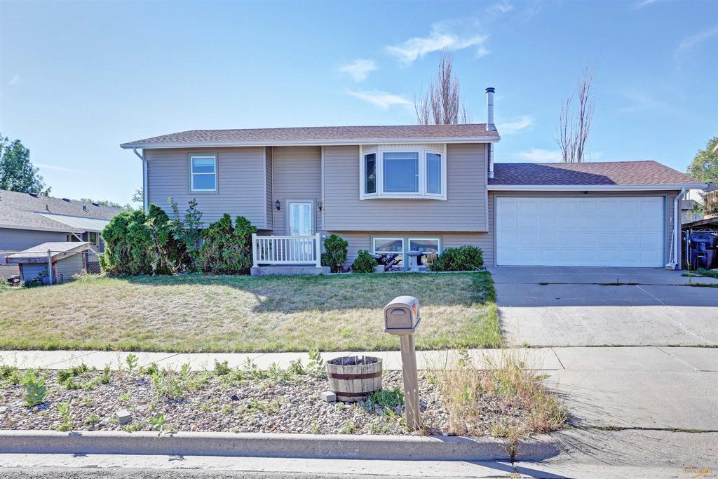 647 Comet Ct, Rapid City, SD 57701