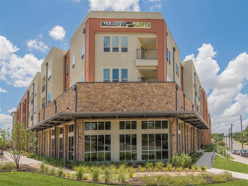 3230 Hillcrest Dr, San Antonio, TX 78201