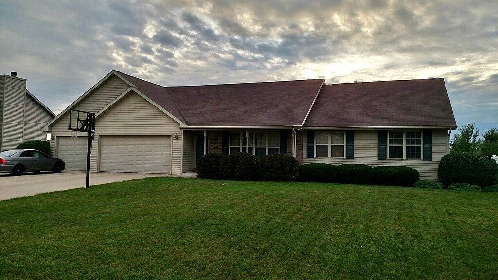 1640 Silhouette Ln, De Pere, WI 54115