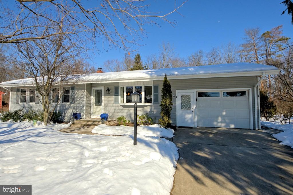 172 Old Cranbury Rd, Cranbury, NJ 3 Bed, 1 Bath SingleFamily Home