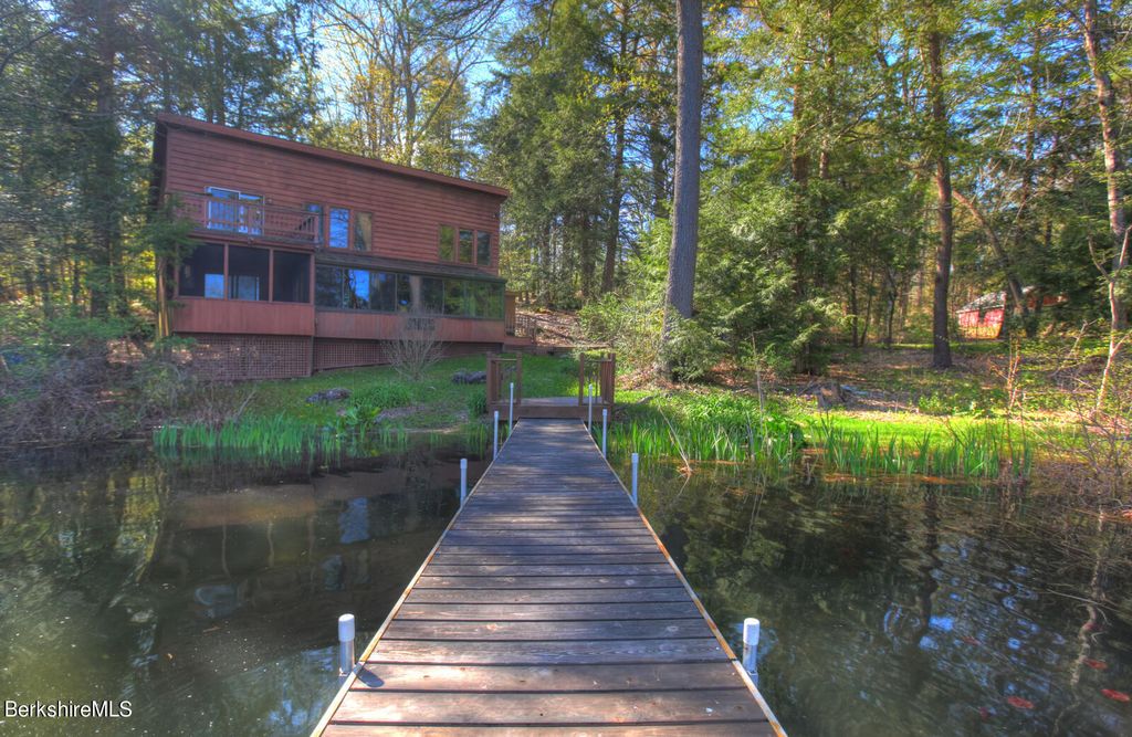 36 Lake Dr, Stockbridge, MA 01262