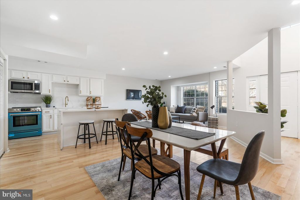 8118 Chapel Cove Dr, Laurel, MD 20707