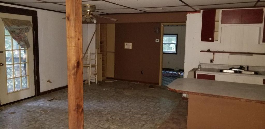 120 Thompson Ln, Forrest City, AR - 3 Bed, 1 Bath Single-Family Home