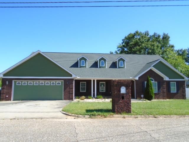 14 Goff St, Daleville, AL 36322