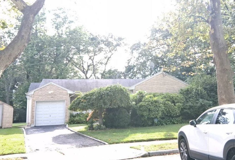 586 Mead Ter, Hempstead, NY 11550