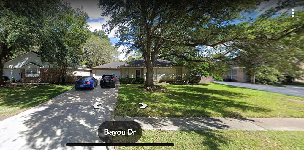 1201 Bayou Dr, Alvin, TX 77511