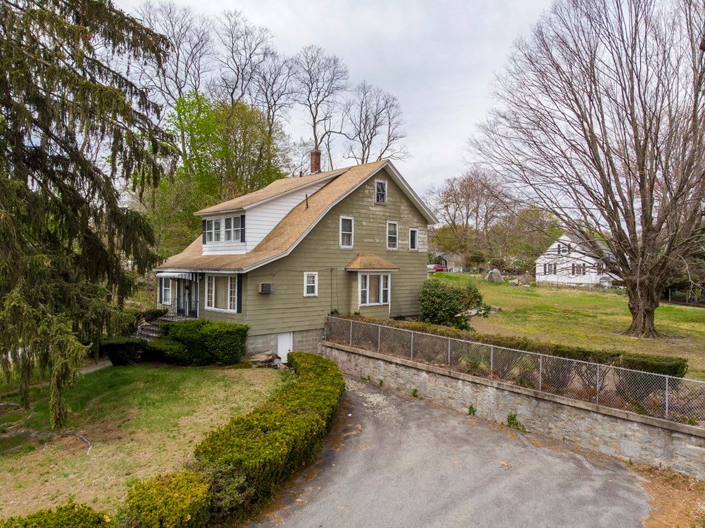 415 Varnum Ave, Lowell, MA 01854