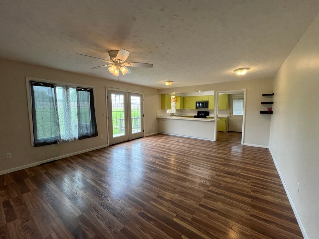 14370 Main Market Rd, Burton, OH 44021