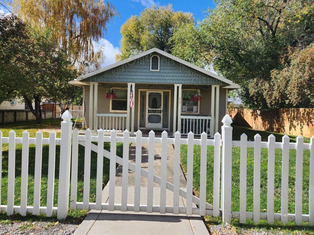 213 N East St, Alturas, CA 96101 MLS 2906368 Trulia