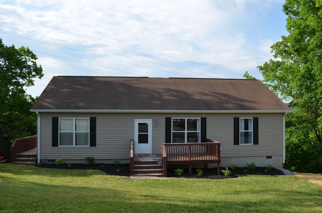 385 Howery St, Christiansburg, VA 24073