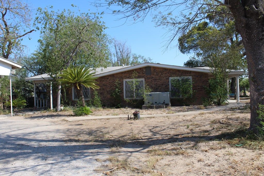 602 N 3rd St, Carrizo Springs, TX 78834 3 Bed, 4 Bath SingleFamily Home MLS 107166 5