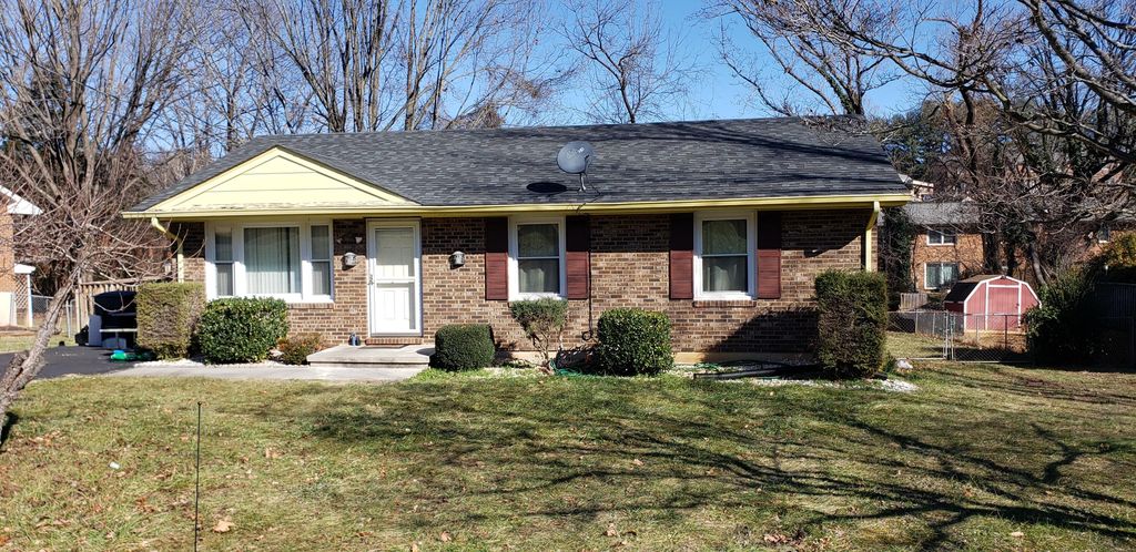2451 Meadowbrook Rd NW, Roanoke, VA 24017