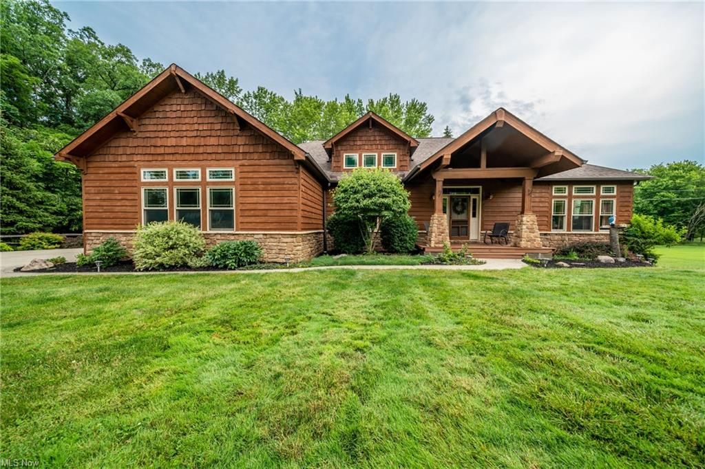 36077 Reeves Rd, Eastlake, OH 44095