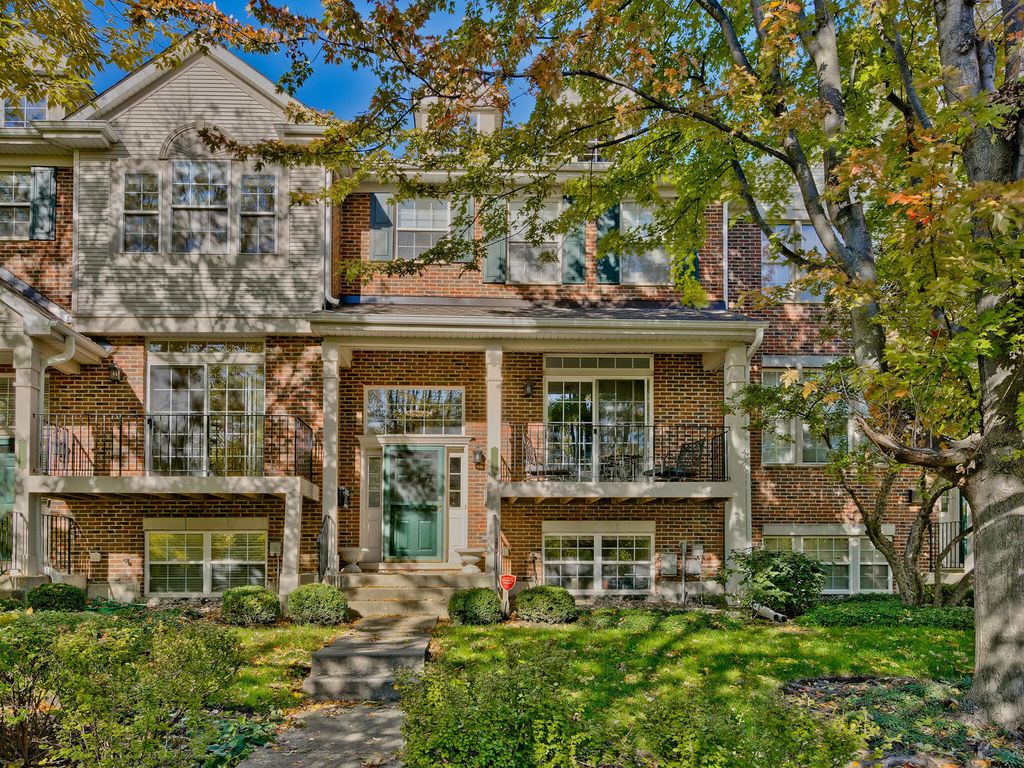 2104 Rugen Rd #B, Glenview, IL 60026