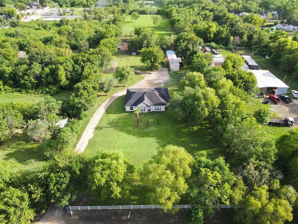 1503 Evergreen St, Fresno, TX 77545