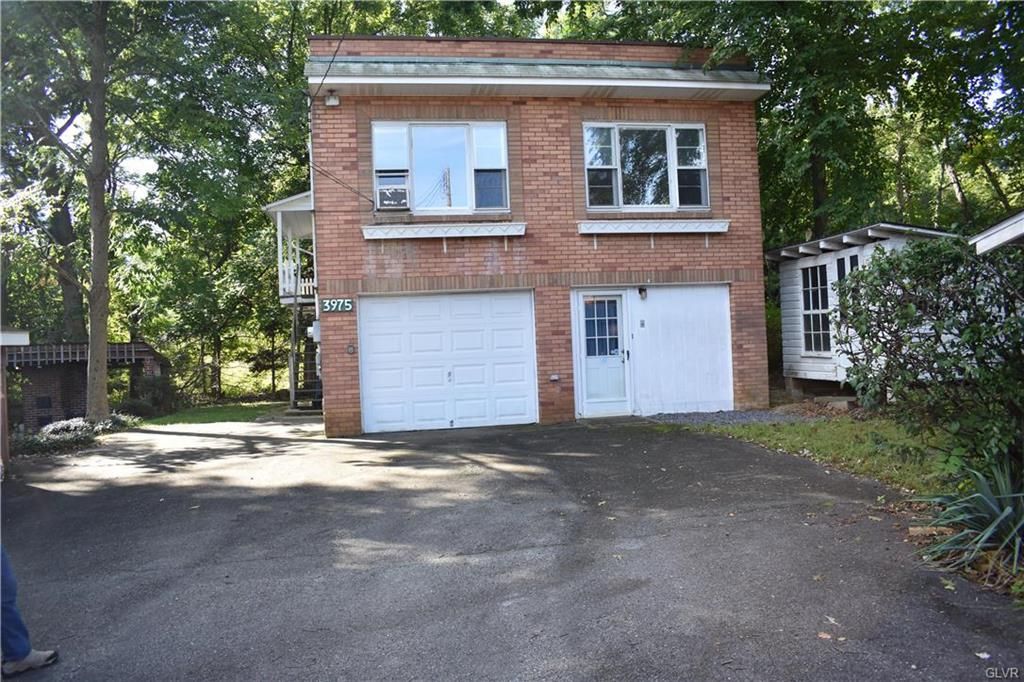 3975 Fireline Rd, Palmerton, PA 18071