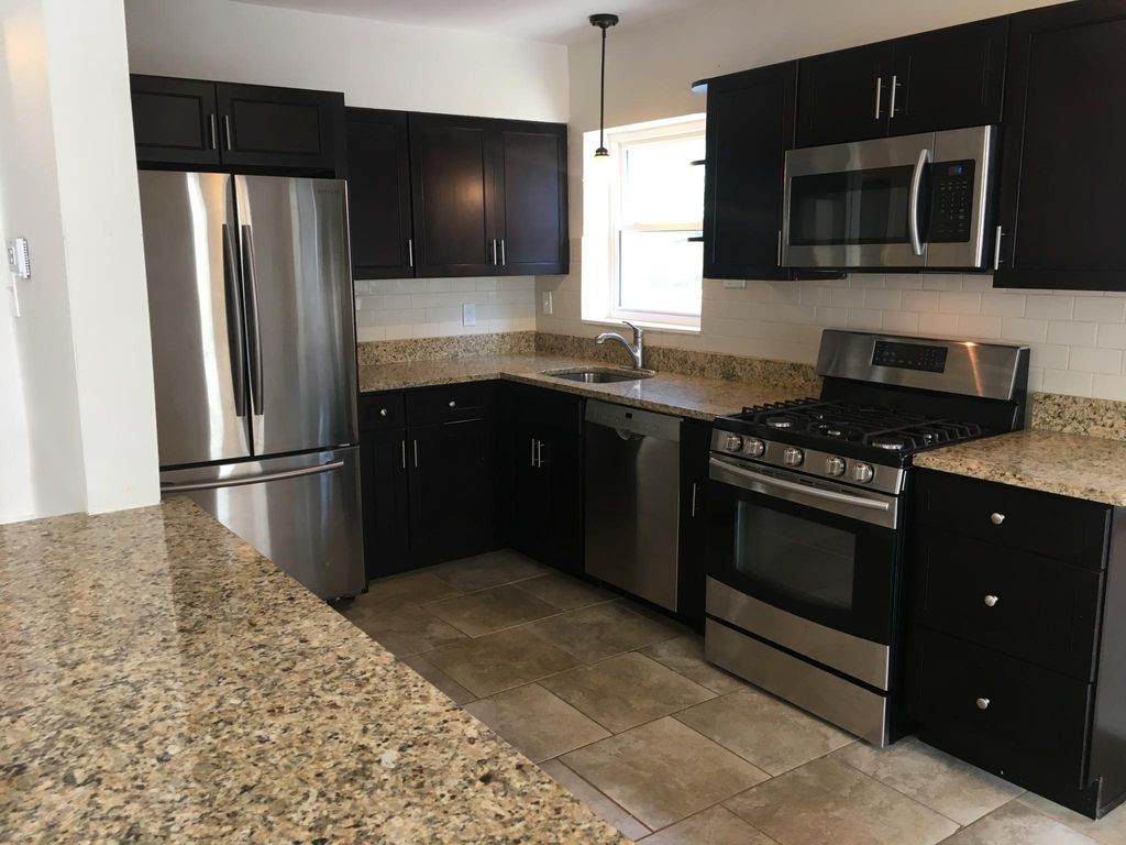 422 S Hanley Rd #1, Saint Louis, MO 63105