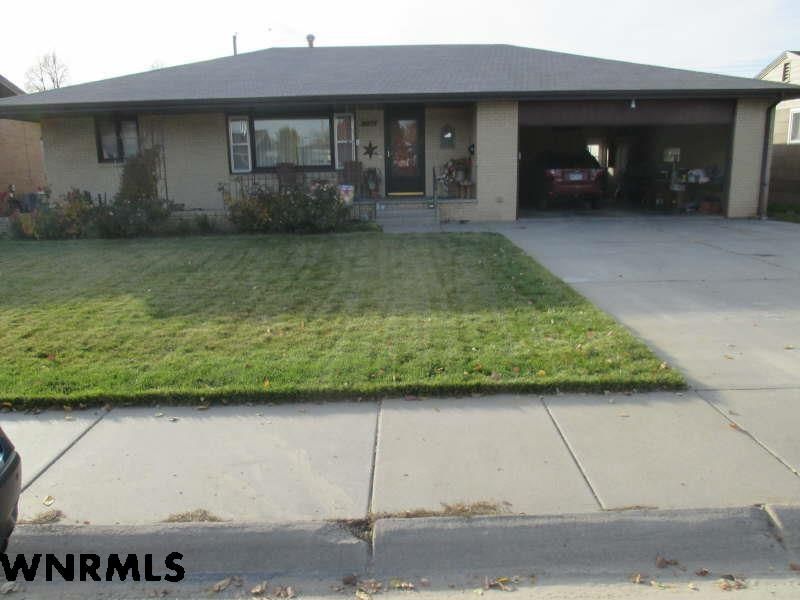 1906 Avenue M, Scottsbluff, NE 69361