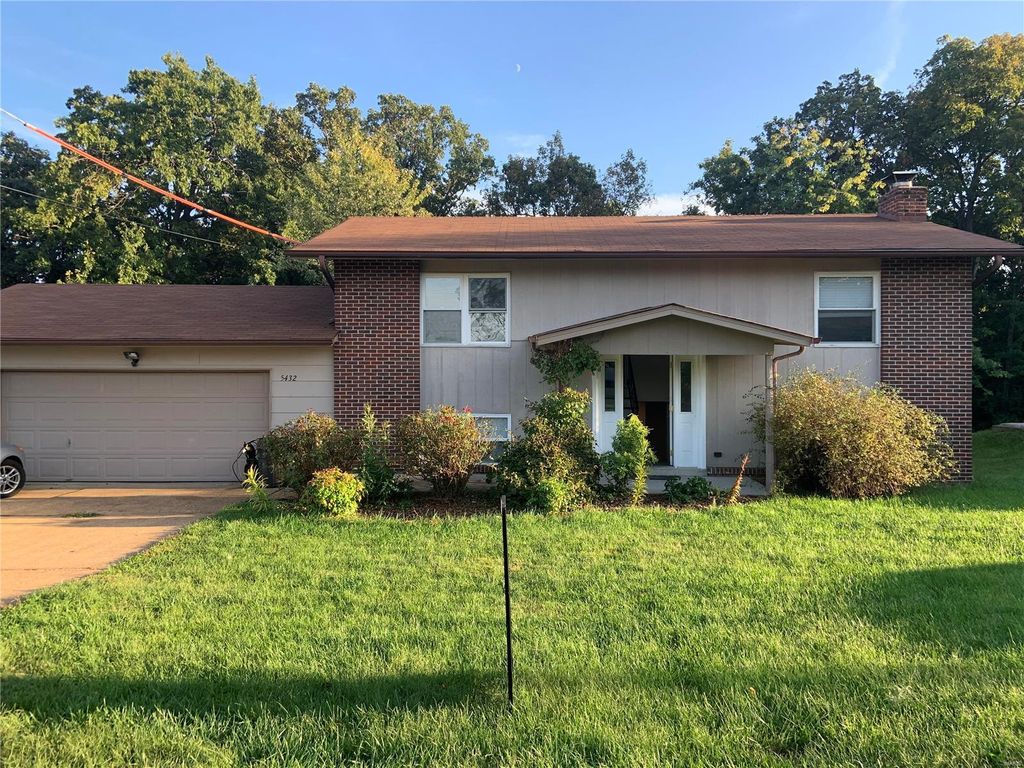 5432 Donald Dr, High Ridge, MO 63049