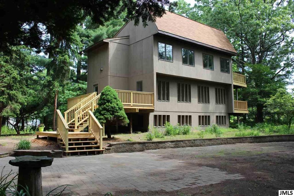11650 Hewitt Rd, Brooklyn, MI 49230