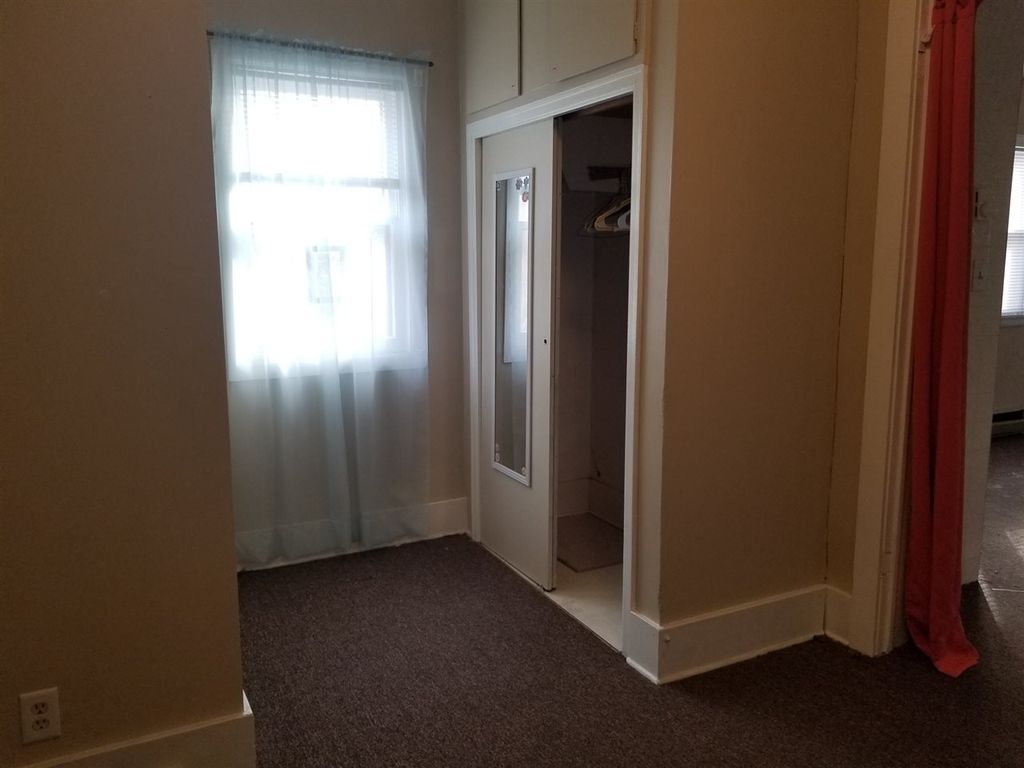 908 1/2 W 3rd St, North Platte, NE 69101 1 Bed, 1 Bath