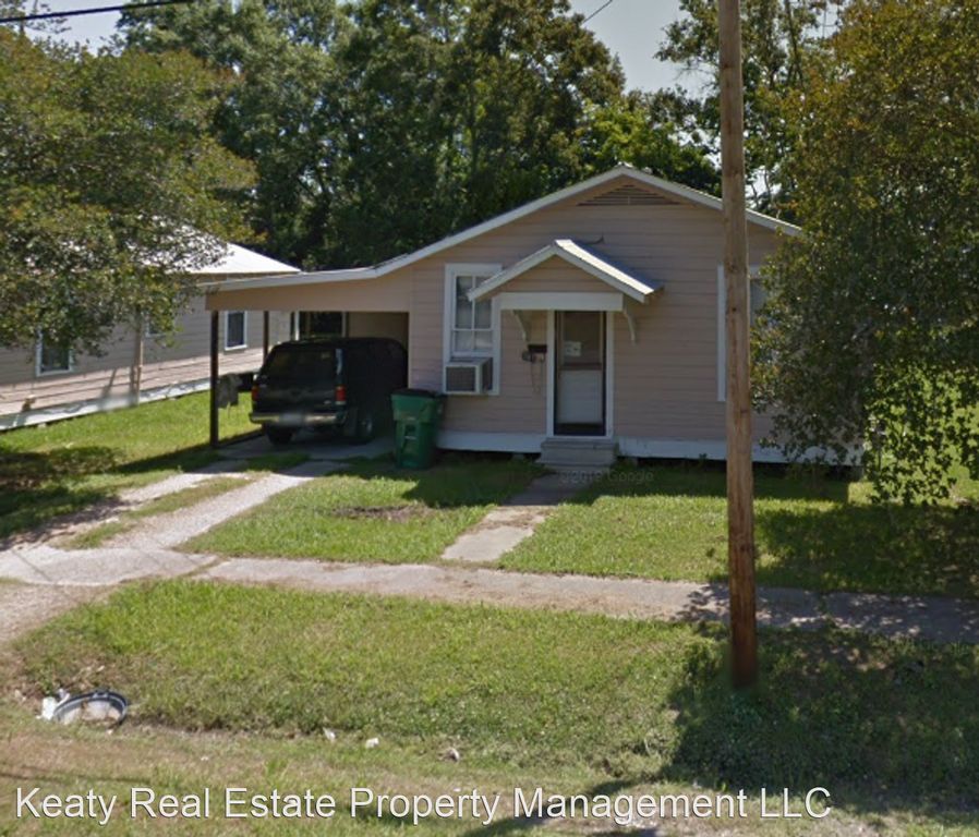 703 6th St, Rayne, LA 70578