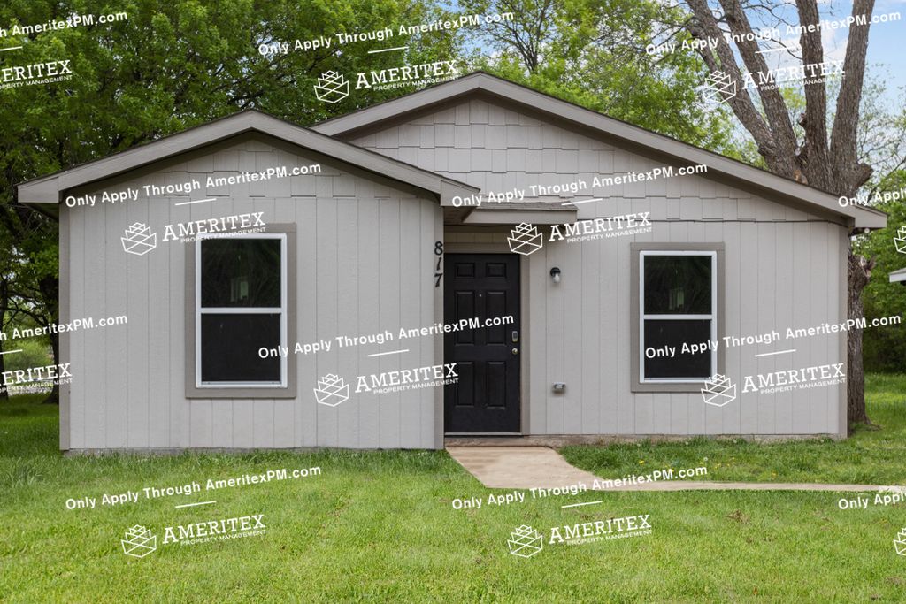 817 E 4th Ave, Corsicana, TX 75110