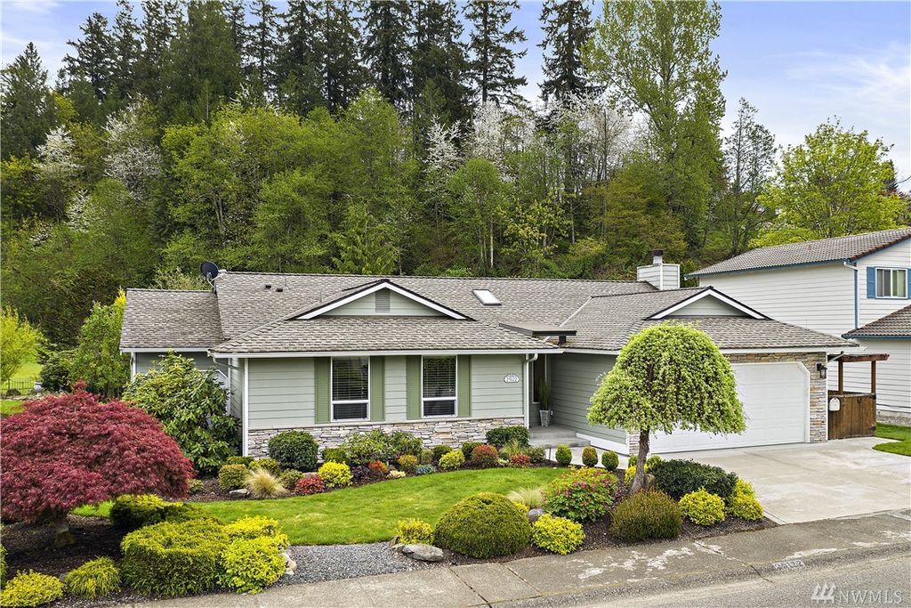 25122 Lake Wilderness Country Club Dr SE, Maple Valley, WA 2 Bed, 2