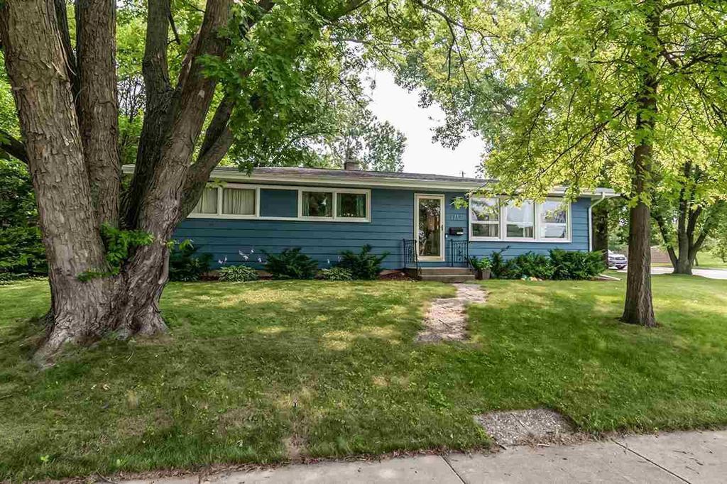 1717 Dondee Rd, Madison, WI 53716