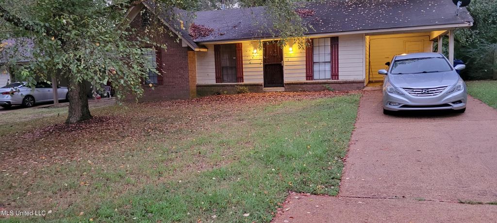 3335 Greenway Dr, Horn Lake, MS 38637