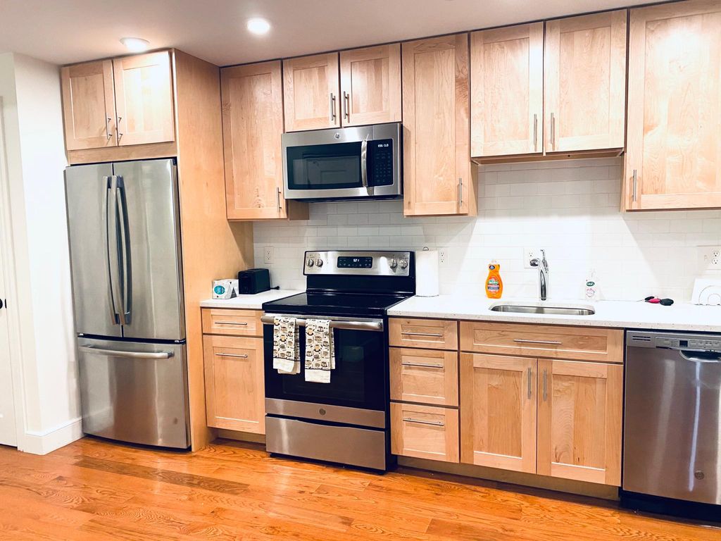 1776 Beacon St #B, Brookline, MA 02445