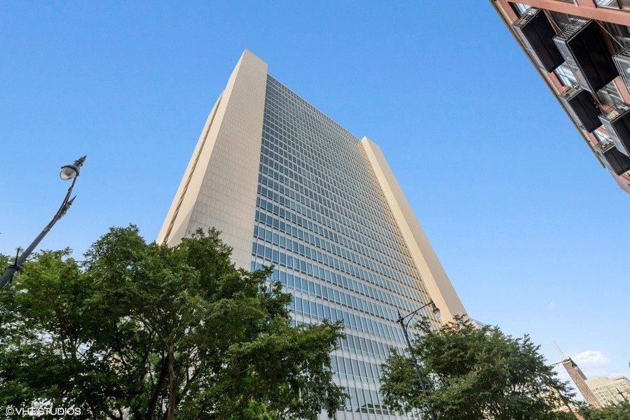 500 W Superior St #1905, Chicago, IL 60654