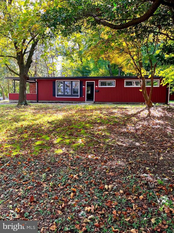 22 Overbrook Dr, Cherry Hill, NJ 08002
