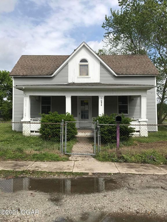215 S Christina St, Carterville, MO 64835 4 Bed, 2 Bath SingleFamily