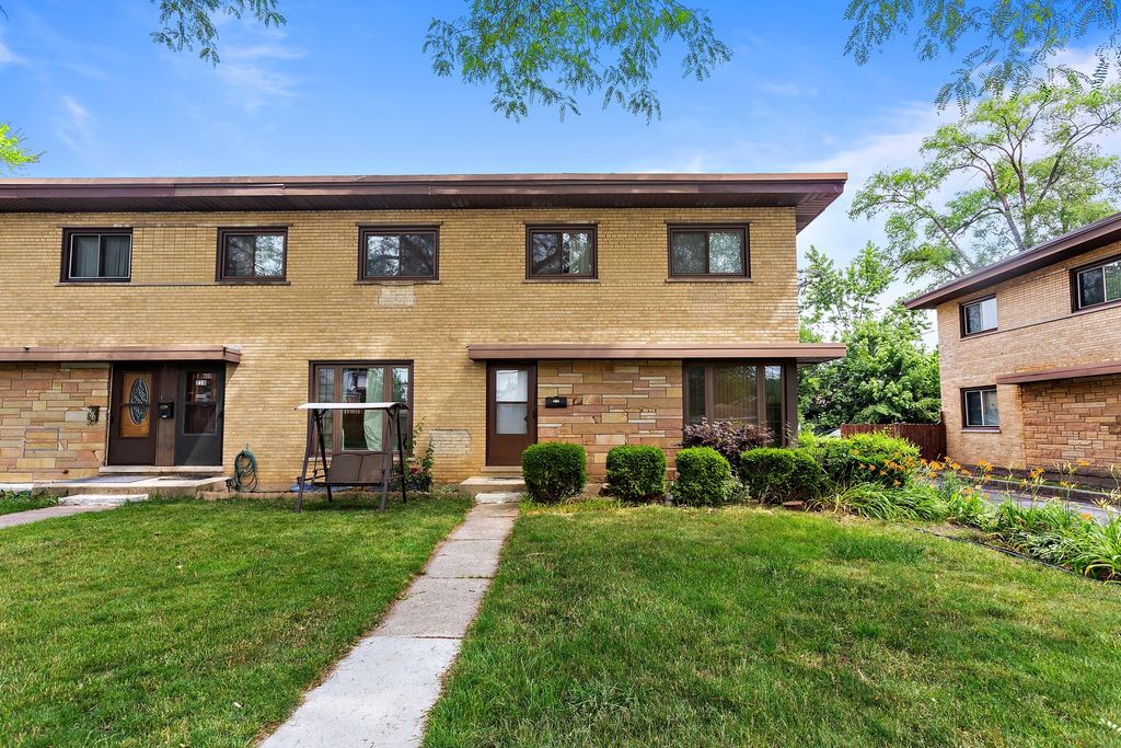 212 E Highland Ave, Mount Prospect, IL 60056