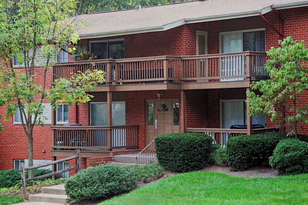 28L Montrose Manor Ct, Catonsville, MD 21228