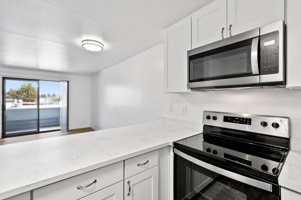 940 N 98th St, Seattle, WA 98103