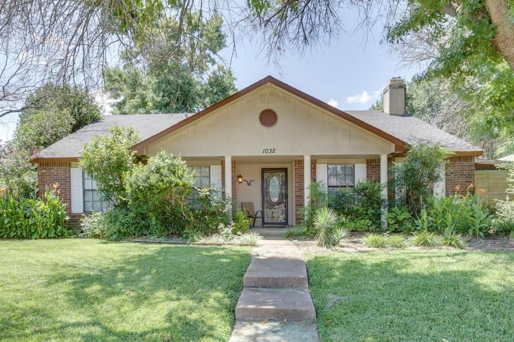 1032 Twin Falls Dr, Desoto, TX 75115