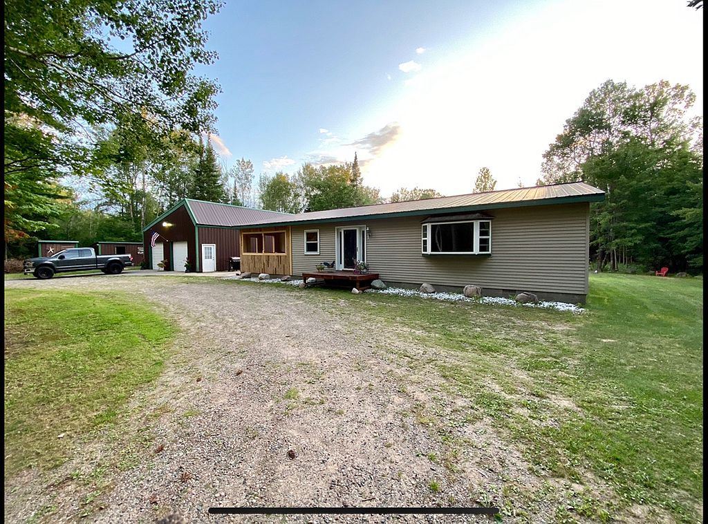 1262 S Westshore Dr, Sault Sainte Marie, MI 49783