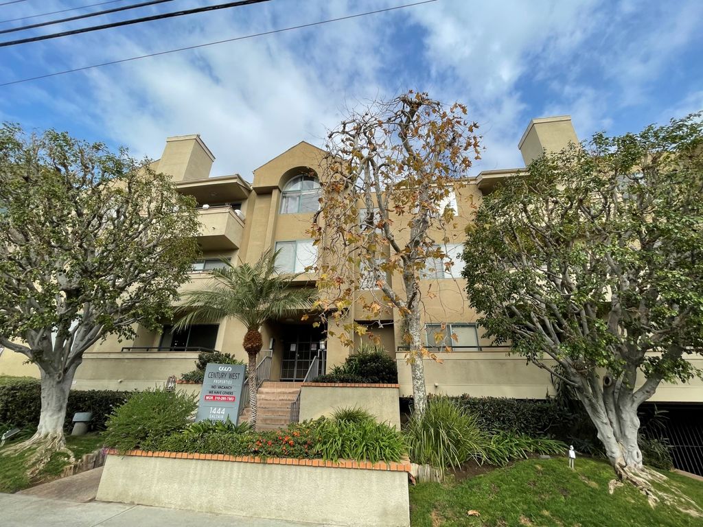 1444 S  Saltair Ave #204, Los Angeles, CA 90025