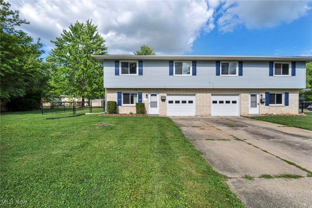 4697 Maple Spur Dr, Stow, OH 44224
