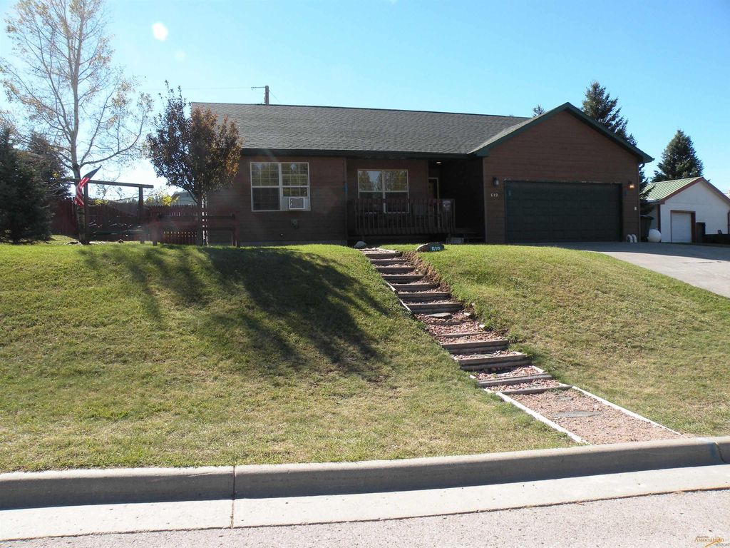 619 Bishop Mountain Dr, Hill City, SD 57745