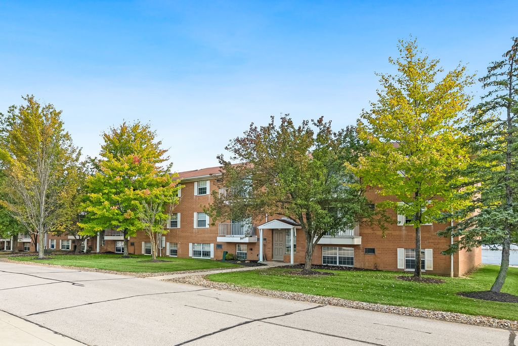 14010 Pine Forest Dr, North Royalton, OH 44133