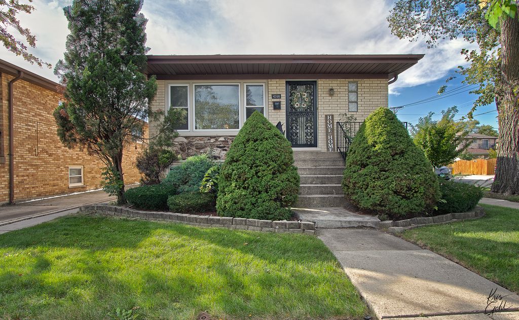 4266 Kolze Ave, Schiller Park, IL 60176