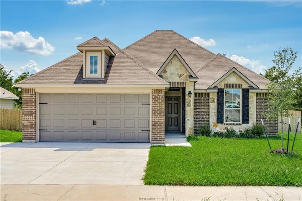 1458 Kingsgate Dr, Bryan, TX 77807