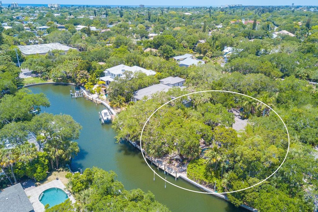 1224 Northport Dr, Sarasota, FL 34242